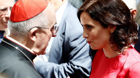 19/08/2019 - Isabel Díaz Ayuso, saluda al arzobispo de Madrid, Carlos Osoro, tras tomar posesión de su cargo como presidenta de la Comunidad de Madrid. EFE / Mariscal