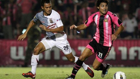 Galán durante un partido de la liga tailandesa.