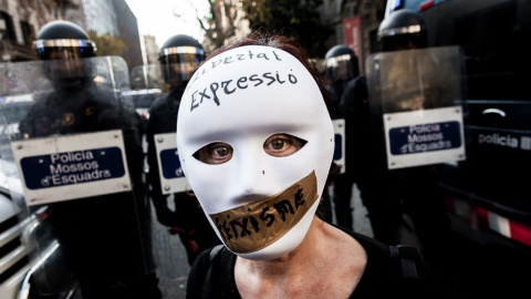 La llamada 'ley mordaza' ha suscitado el rechazo de toda la oposición política y de una gran mayoría de profesionales de la justicia. EFE La llamada 'ley mordaza' ha suscitado el rechazo de toda la oposición política y de una gran mayoría de profesionales de la justicia. EFE