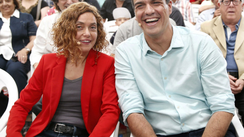 El secretario general del PSOE, Pedro Sánchez, y la candidata del PSC en las elecciones generales, Meritxell Batet, al inicio del acto central de campaña de los socialistas en L'Hospitalet de Llobregat (Barcelona). EFE/Andreu Dalmau El secretario general del PSOE, Pedro Sánchez, y la candidata del PSC en las elecciones generales, Meritxell Batet, al inicio del acto central de campaña de los socialistas en L'Hospitalet de Llobregat (Barcelona). EFE/Andreu Dalmau