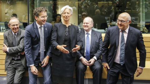 El ministro de Finanzas italiano, Carlo Padoan; el presidente del Eurogrupo, Jeroen Dijsselbloem; la directora gerente del FMI, Christine Lagarde; el ministro de Finanzas irlandés, Michael Noonan, y su homólogo galo, Michel Sapín, al inicio El ministro de Finanzas italiano, Carlo Padoan; el presidente del Eurogrupo, Jeroen Dijsselbloem; la directora gerente del FMI, Christine Lagarde; el ministro de Finanzas irlandés, Michael Noonan, y su homólogo galo, Michel Sapín, al inicio