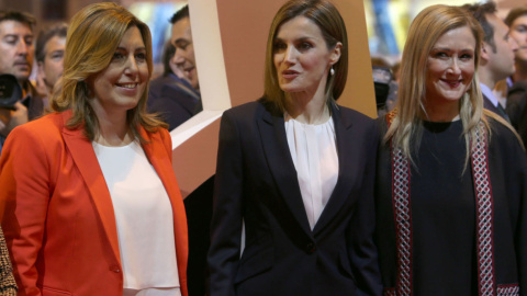 Susana Díaz, junto a la reina Letizia y Cristina Cifuentes en la inauguración de Fitur. Susana Díaz, junto a la reina Letizia y Cristina Cifuentes en la inauguración de Fitur.