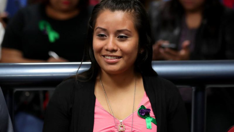 Evelyn Hernández espera el fallo de su juicio por el delito de homicidio este lunes, en Ciudad Delgado. EFE Evelyn Hernández espera el fallo de su juicio por el delito de homicidio este lunes, en Ciudad Delgado. EFE