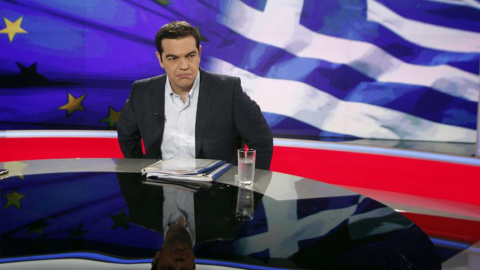 El primer ministro griego, Alexis Tsipras, en la televisión estatal ERT. / EFE El primer ministro griego, Alexis Tsipras, en la televisión estatal ERT. / EFE