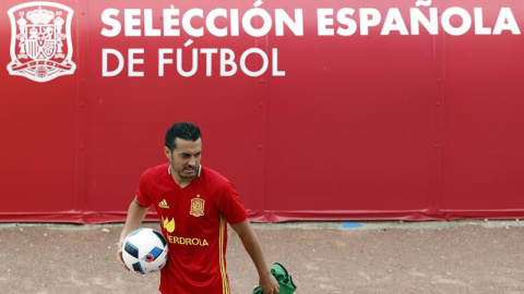 El delantero de la selección española Pedro Rodríguez durante el entrenamiento de ayer. /EFE El delantero de la selección española Pedro Rodríguez durante el entrenamiento de ayer. /EFE