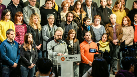 El vicepresident d'Òmnium Cultural, Marcel Mauri, amb els presidents territorials i la junta nacional de l'entitat, aquest dissabte a Barcelona. El vicepresident d'Òmnium Cultural, Marcel Mauri, amb els presidents territorials i la junta nacional de l'entitat, aquest dissabte a Barcelona.