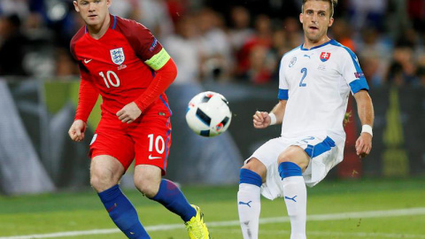 Rooney, en un momento del partido contra Eslovaquia. / EFE Rooney, en un momento del partido contra Eslovaquia. / EFE