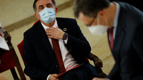 José Antonio Serrano (PSOE) sonríe momentos después de conocer que se ha convertido en nuevo alcalde de Murcia, en el Ayuntamiento de Murcia. José Antonio Serrano (PSOE) sonríe momentos después de conocer que se ha convertido en nuevo alcalde de Murcia, en el Ayuntamiento de Murcia.