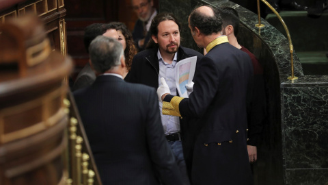 El líder de Podemos, Pablo Iglesias, a su llegada al hemiciclo del Congreso de los Diputados, en el que se celebra la solemne conmemoración del 40 aniversario de la Constitución. EFE/Zipi