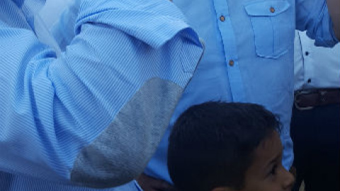 Albert Rivera y 'Felisuco' prueban la leche de vaca de la granja de Revilla de Camargo. PÚBLICO Albert Rivera y 'Felisuco' prueban la leche de vaca de la granja de Revilla de Camargo. PÚBLICO