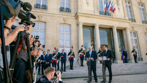 El presidente francés, Emmanuel Macron, y el primer ministro británico, Boris Johnson, comparecen ante los periodistas en el Palacio del Eliseo, en París. EFE/EPA/CHRISTOPHE PETIT TESSON El presidente francés, Emmanuel Macron, y el primer ministro británico, Boris Johnson, comparecen ante los periodistas en el Palacio del Eliseo, en París. EFE/EPA/CHRISTOPHE PETIT TESSON