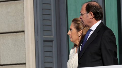 Los presidentes del Congreso, Ana Pastory Senado, Pío García Escudero, en la Cámara Baja, donde se celebra el acto solemne conmemorativo del 40 aniversario de la Constitución. EFE/ Juanjo Martín