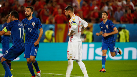 Sergio Ramos se lamenta tras fallar el penalti ante Croacia en la Eurocopa. REUTERS/Sergio Pérez Sergio Ramos se lamenta tras fallar el penalti ante Croacia en la Eurocopa. REUTERS/Sergio Pérez