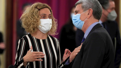 La presidenta del Congreso, Meritxell Batet (i), conversa con el nuevo presidente de RTVE, José Manuel Pérez Tornero, antes del acto de toma de posesión de su cargo este viernes en el Salón de los Pasos Perdidos del Congreso de los Diputado La presidenta del Congreso, Meritxell Batet (i), conversa con el nuevo presidente de RTVE, José Manuel Pérez Tornero, antes del acto de toma de posesión de su cargo este viernes en el Salón de los Pasos Perdidos del Congreso de los Diputado