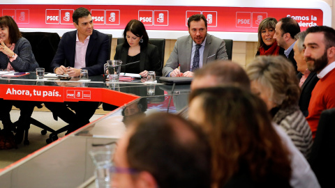 El secretario general del PSOE, Pedro Sánchez, durante la reunión de la Permanente en la sede del partido, en la madrileña calle de Ferraz. EFE/ Juan Carlos Hidalgo El secretario general del PSOE, Pedro Sánchez, durante la reunión de la Permanente en la sede del partido, en la madrileña calle de Ferraz. EFE/ Juan Carlos Hidalgo