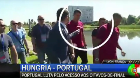 Cristiano protagoniza un nuevo incidente en la Eurocopa. Cristiano protagoniza un nuevo incidente en la Eurocopa.