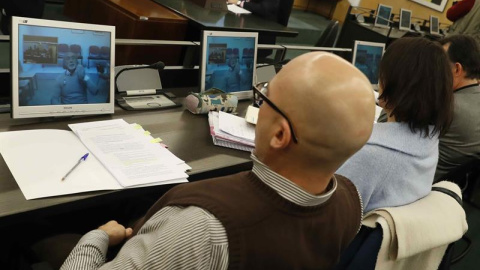 Vista general de la sala de prensa del Congreso de los Diputados durante la comparecencia por videoconferencia del considerado cabecilla de la trama Gürtel, Francisco Correa. /EFE Vista general de la sala de prensa del Congreso de los Diputados durante la comparecencia por videoconferencia del considerado cabecilla de la trama Gürtel, Francisco Correa. /EFE