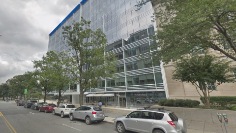 El edificio de oficinas de Washington, situado cerca de la Casa Blanca, adquirido por el empresario Amancio Ortega. GOOGLE STREET VIEW El edificio de oficinas de Washington, situado cerca de la Casa Blanca, adquirido por el empresario Amancio Ortega. GOOGLE STREET VIEW
