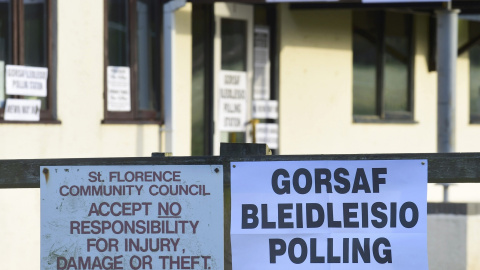 Reino Unido se ha plagado de carteles como estos anunciando los puntos de votación para el referéndum en el país