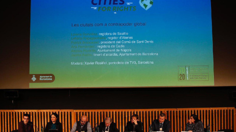 La primera taula de la conferència internacional que es fa a Barcelona. CITIES FOR RIGHTS. La primera taula de la conferència internacional que es fa a Barcelona. CITIES FOR RIGHTS.