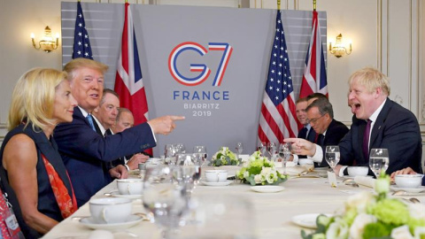 25/08/2019.- El presidente de EEUU, Donald Trump, mantiene una reunión con el primer ministro británico, Boris Johnson, durante la cumbre del G7 en Biarritz, Francia. EFE/EPA/Dylan Martínez 25/08/2019.- El presidente de EEUU, Donald Trump, mantiene una reunión con el primer ministro británico, Boris Johnson, durante la cumbre del G7 en Biarritz, Francia. EFE/EPA/Dylan Martínez