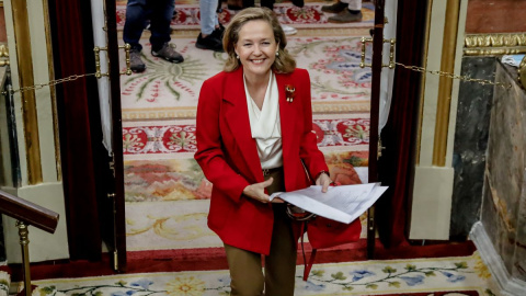La vicepresidenta primera y ministra de Asuntos Económicos y Transformación Digital, Nadia Calviño, a su llegada a una sesión plenaria en el Congreso de los Diputados, a 3 de noviembre de 2022, en Madrid. La vicepresidenta primera y ministra de Asuntos Económicos y Transformación Digital, Nadia Calviño, a su llegada a una sesión plenaria en el Congreso de los Diputados, a 3 de noviembre de 2022, en Madrid.