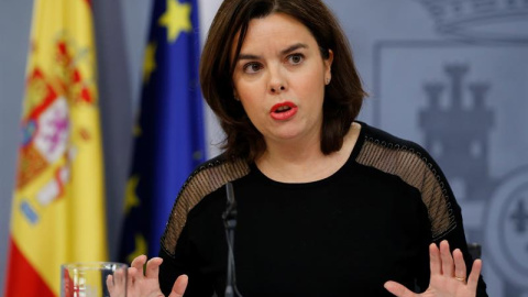 La vicepresidenta del Gobierno, Soraya Sáenz de Santamaría, durante la rueda de prensa que ha ofrecido tras la reunión del Consejo de Ministros. EFE/Mariscal La vicepresidenta del Gobierno, Soraya Sáenz de Santamaría, durante la rueda de prensa que ha ofrecido tras la reunión del Consejo de Ministros. EFE/Mariscal