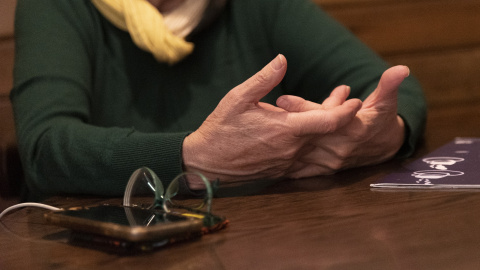 Detall durant l'entrevista. Detall durant l'entrevista.