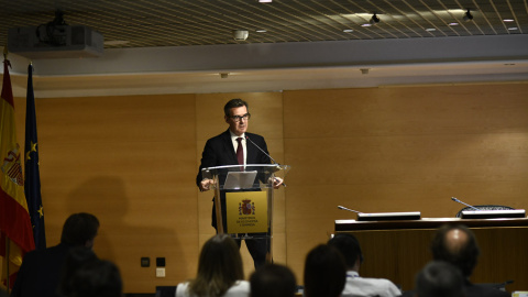 El secretario general del Tesoro, Carlos San Basilio, en una rueda de prensa en la sede del Ministerio de Economía. E.P./Oscar Cañas El secretario general del Tesoro, Carlos San Basilio, en una rueda de prensa en la sede del Ministerio de Economía. E.P./Oscar Cañas