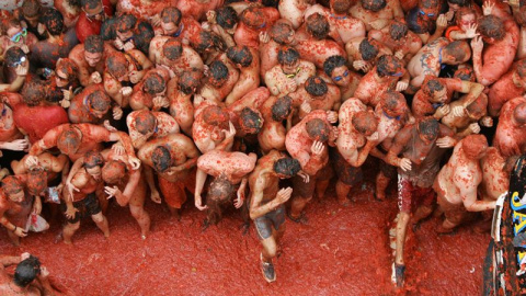Participantes en la Tomatina en 2014. REUTERS / Albert Gea Participantes en la Tomatina en 2014. REUTERS / Albert Gea