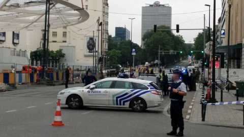 Cordón policial frente al centro comercial City2 de Bruselas. AFP/Seppe Knapen Cordón policial frente al centro comercial City2 de Bruselas. AFP/Seppe Knapen
