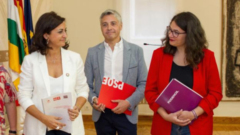 Andreu, Ocón y Romero, el día de la firma del acuerdo | EFE Andreu, Ocón y Romero, el día de la firma del acuerdo | EFE