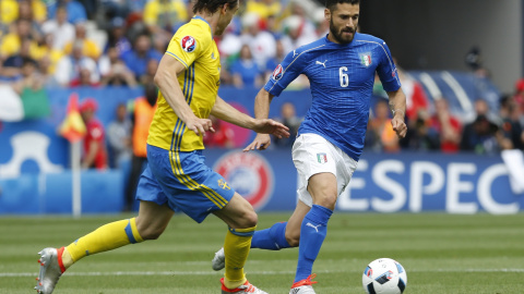 El italiano Antonio Candreva en un lance del partido contra Suecia. /REUTERS El italiano Antonio Candreva en un lance del partido contra Suecia. /REUTERS