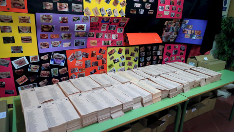 Las papeletas electorales ya listas en el colegio Ciudad de Roma este lunes en la víspera de las elecciones a la Comunidad de Madrid. Las papeletas electorales ya listas en el colegio Ciudad de Roma este lunes en la víspera de las elecciones a la Comunidad de Madrid.