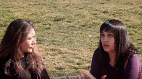 Las activistas Pato Díez y Lorena Yusta, en un momento de la película