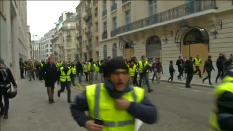 Más de cien detenidos en ParÃs en una nueva jornada de protesta de los 'chalecos amarillos' Más de cien detenidos en ParÃs en una nueva jornada de protesta de los 'chalecos amarillos'