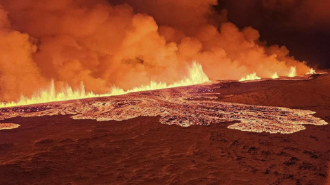 Una erupción volcánica al norte de Grindavík. Una erupción volcánica al norte de Grindavík.