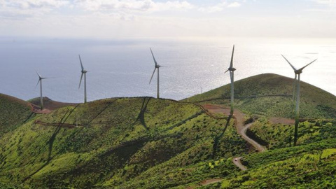 Parque eólico en Gorona, El Hierro. EFE Parque eólico en Gorona, El Hierro. EFE