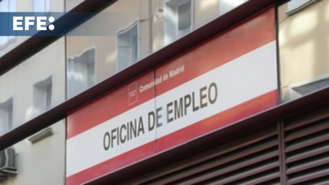 Trabajo y Economía pactan una subida inicial del subsidio por desempleo a 570 euros Trabajo y Economía pactan una subida inicial del subsidio por desempleo a 570 euros
