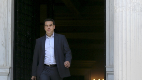 Alexis Tsipras sale de la sede del Gobierno griego. / ALKIS KONSTANTINIDIS (REUTERS) Alexis Tsipras sale de la sede del Gobierno griego. / ALKIS KONSTANTINIDIS (REUTERS)