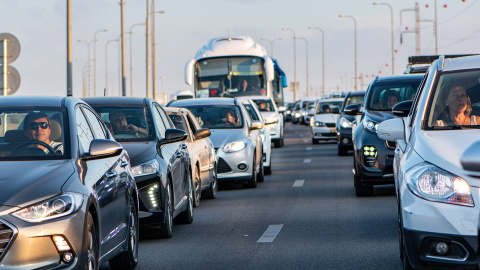 Tráfico de coches en la carretera / Pixabay Tráfico de coches en la carretera / Pixabay
