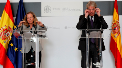 La vicepresidenta y ministra de Economía, Nadia Calviño, en una rueda de prensa junto al comisario Europeo de Economía, Paolo Gentiloni, tras su encuentro en el Ministerio de Economía en Madrid. EFE/ Mariscal La vicepresidenta y ministra de Economía, Nadia Calviño, en una rueda de prensa junto al comisario Europeo de Economía, Paolo Gentiloni, tras su encuentro en el Ministerio de Economía en Madrid. EFE/ Mariscal