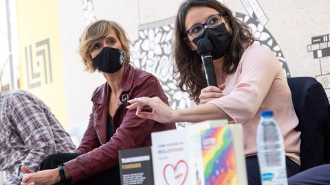 a vicepresidenta del Consell, Mónica Oltra (d), y la concejala de Feminismos y LGTBIQ+ del ayuntamiento de Castelló, Verónica Ruiz. Foto de archivo. a vicepresidenta del Consell, Mónica Oltra (d), y la concejala de Feminismos y LGTBIQ+ del ayuntamiento de Castelló, Verónica Ruiz. Foto de archivo.