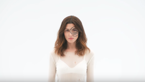 Bárbara Lennie en 'Re_', un corto que busca cambiar la acepción de la RAE de "maquillar" - Youtube Bárbara Lennie en 'Re_', un corto que busca cambiar la acepción de la RAE de "maquillar" - Youtube