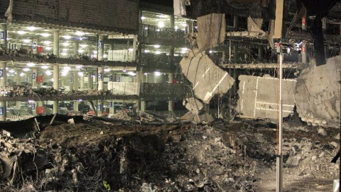 Vista del módulo D del aparcamiento de la Terminal T-4 del Aeropuerto madrileño de Barajas tras el atentado de ETA. Vista del módulo D del aparcamiento de la Terminal T-4 del Aeropuerto madrileño de Barajas tras el atentado de ETA.
