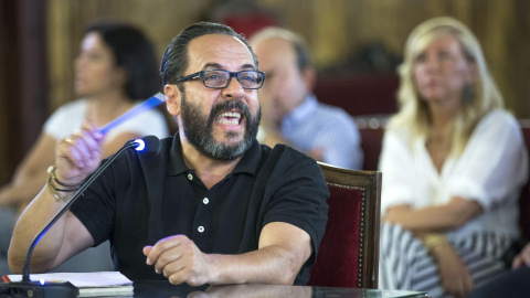 Álvaro Pérez "El Bigotes", exresponsable de la empresa de la trama Gürtel Orange Market, durante su declaración esta mañana en el juicio por los contratos de la Generalitat con dicha red para el montaje de su expositor en la feria de turism
