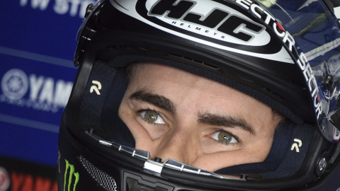 El piloto español de MotoGP, Jorge Lorenzo, del equipo Movistar Yamaha, durante la sesión de entrenamientos libres en el circuito de Sachsenring, Alemania, hoy. El Gran Premio de Motociclismo de Alemania se celebrará el próximo 12 de