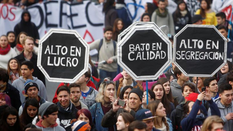 Manifestación estudiantil del pasado día 23 que congregó a decenas de miles de personas en Santiago de Chile. - EFE Manifestación estudiantil del pasado día 23 que congregó a decenas de miles de personas en Santiago de Chile. - EFE