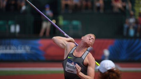 Cyrus Hostetler en la final de lanzamiento de jabalina del campeonato de atletismo que se celebra en Hayward Field. REUTERS.