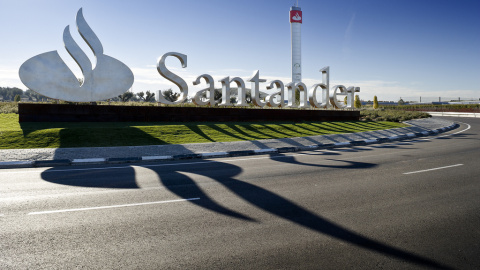 Entrada de la Ciudad Financiera, del Banco Santander, en la localidad madrileña de Boadilla del Monte. Entrada de la Ciudad Financiera, del Banco Santander, en la localidad madrileña de Boadilla del Monte.